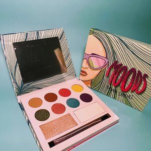 Moods Eyeshadow and Highlighter Palette